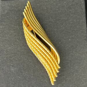 Vintage KRAMER OF NEW YORK Brooch Gold Tone Modernist Rope Abstract